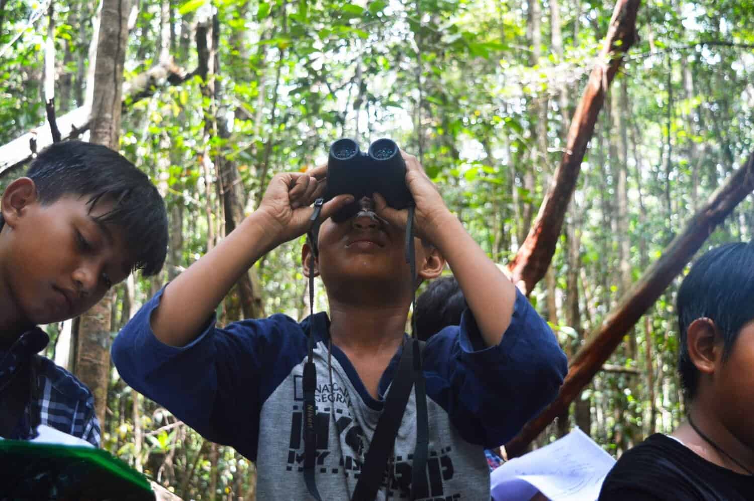 Visiting-the-rainforest_youth-education_environmental-education_children_borneo.jpg
